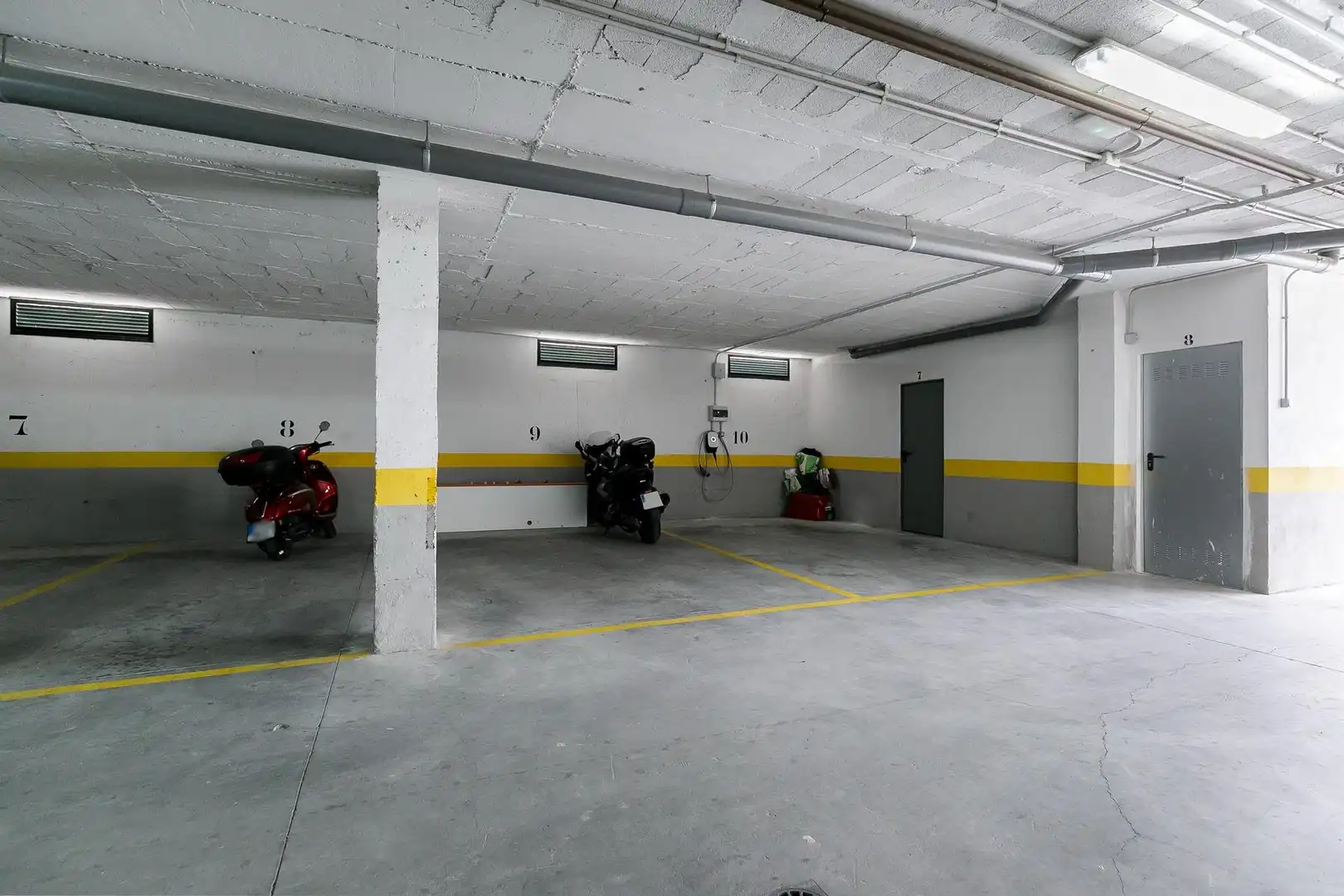 Parking de Ático en venta en Jun con Aire acondicionado, Calefacción y Jardín privado