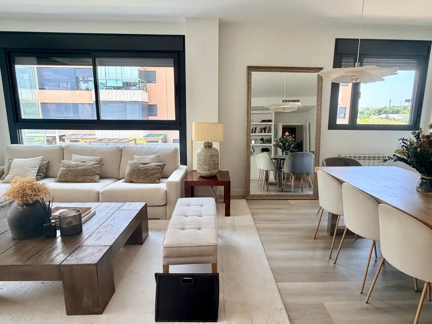 Wohnzimmer von Wohnung zur Miete in La Moraleja mit Klimaanlage, Heizung und Parkett