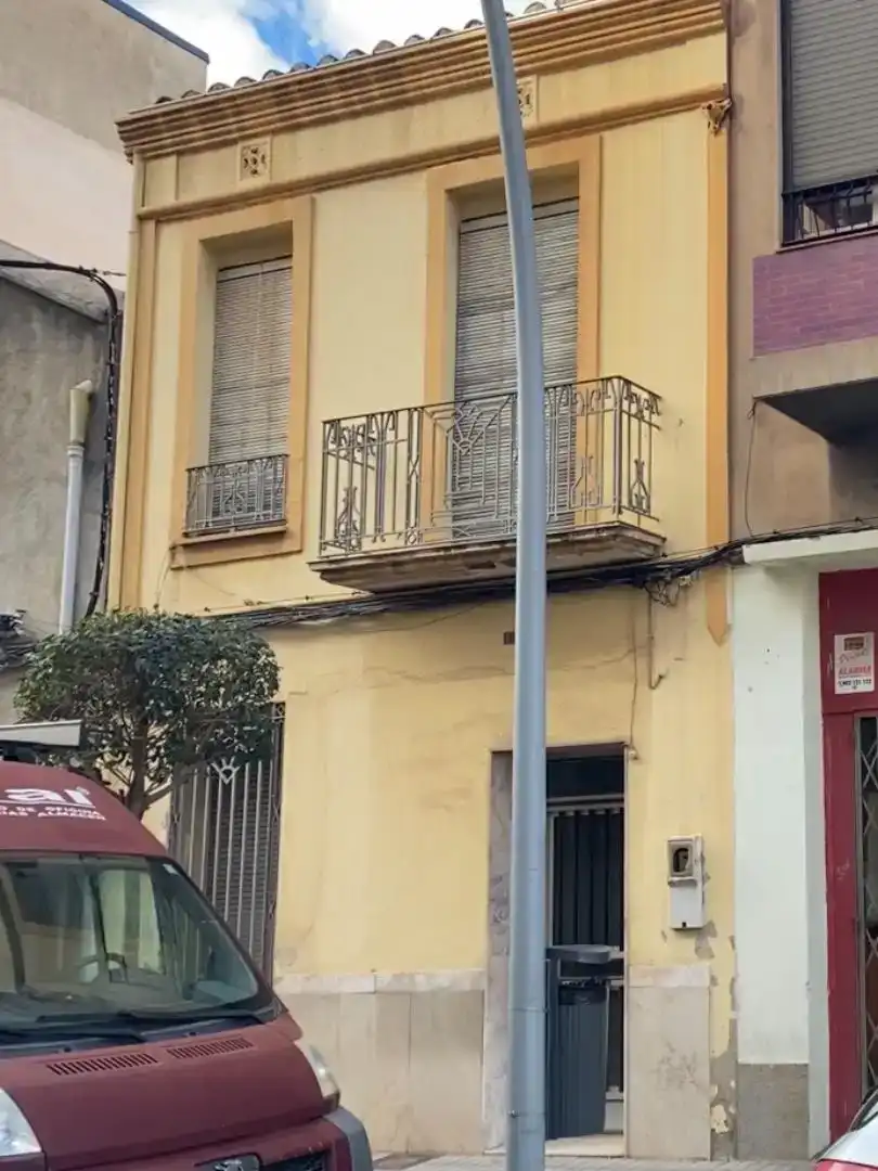 Vista exterior de Casa adosada en venda en Vila-real amb Balcó