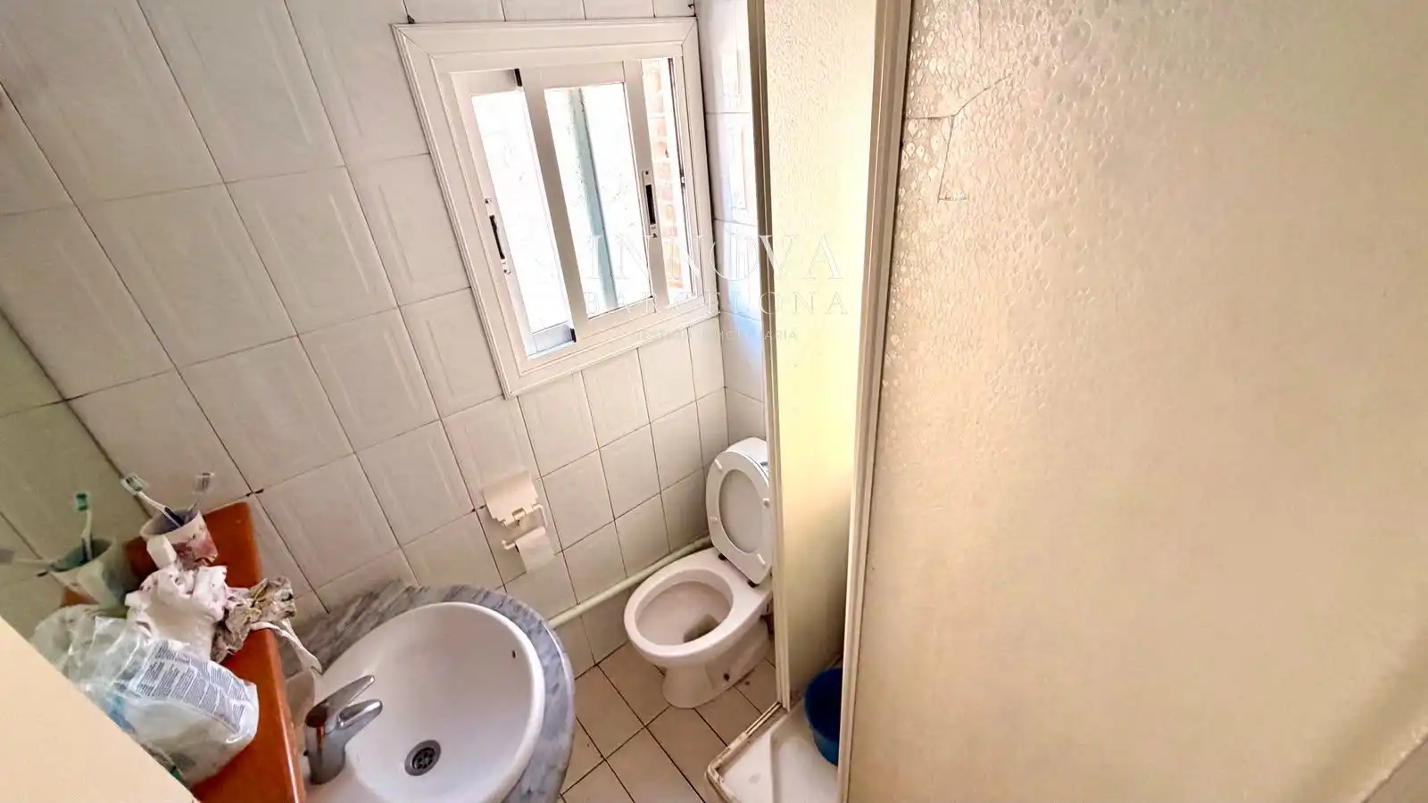 Bathroom of Flat for sale in Sabadell