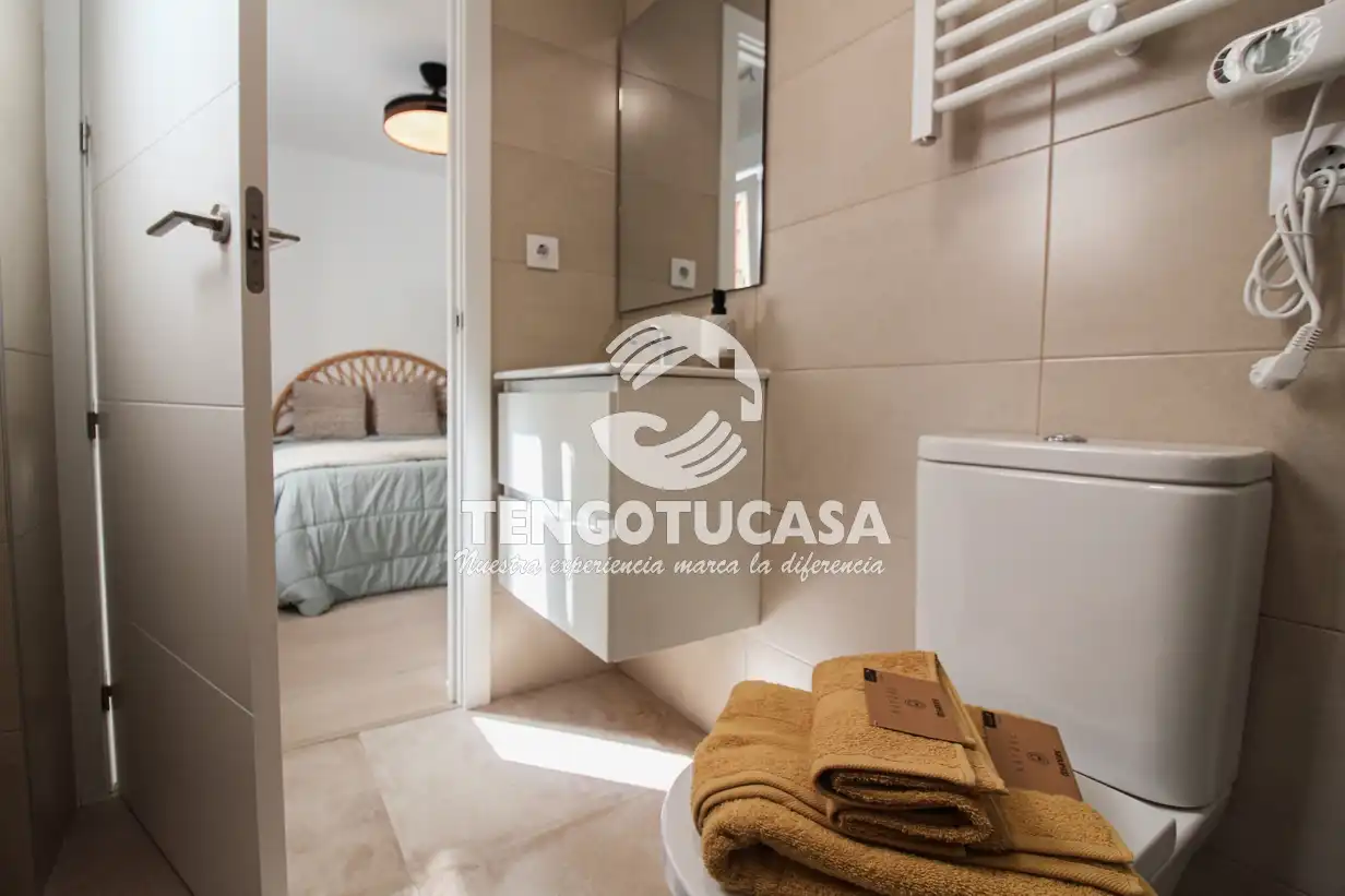 Bedroom of Flat for sale in Madrid  with Air Conditioner, Heating and Furnished