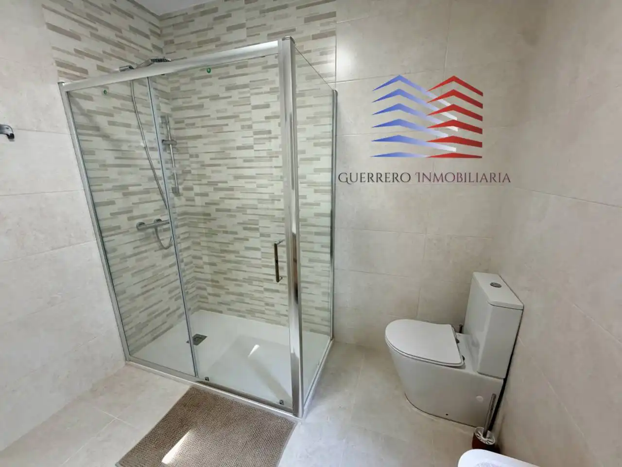 Badezimmer von Wohnung zur Miete in Ourense Capital  mit Heizung, Parkett und Möbliert