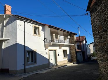 Casa amb balcó en venda a Forcarei