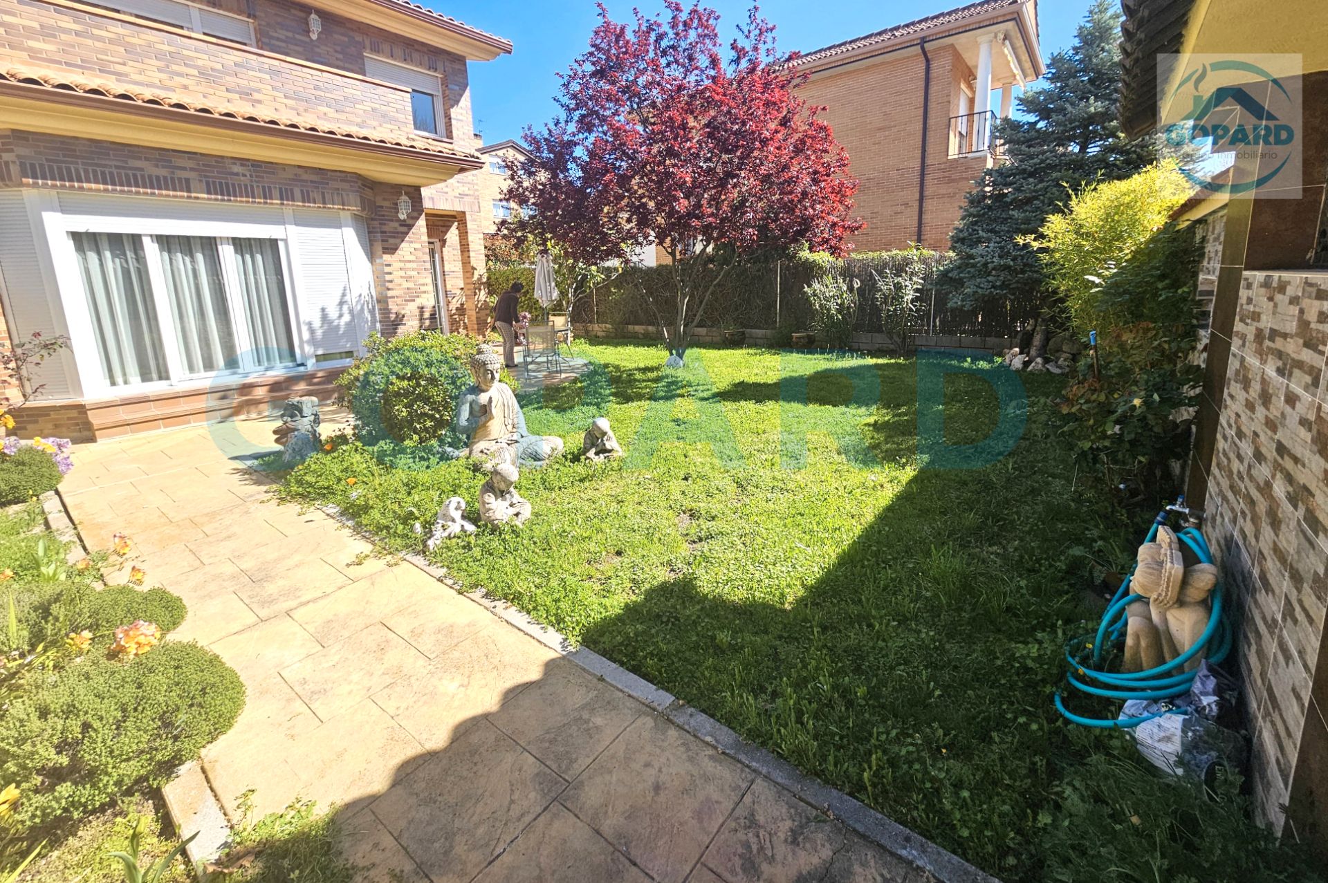 Jardí de Casa adosada en venda en Villanueva de la Cañada amb Aire condicionat, Calefacció i Jardí privat