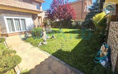 Garden of Single-family semi-detached for sale in Villanueva de la Cañada  with Air Conditioner, Heating and Private garden