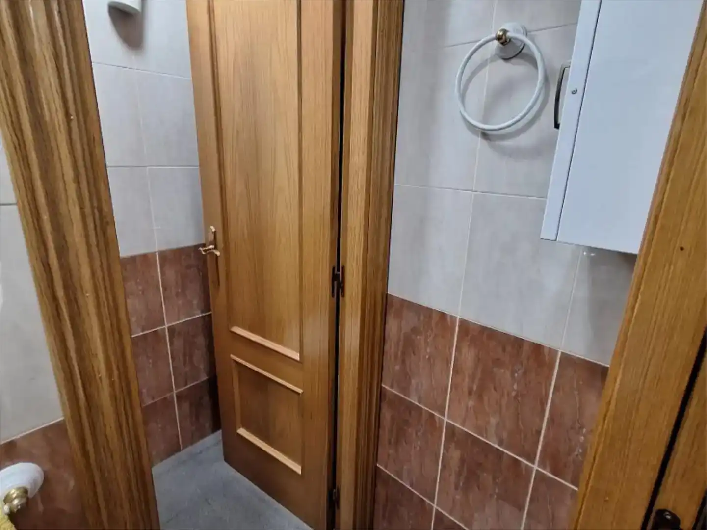 Baño de Local en venta en Zaragoza con Aire acondicionado y Amueblado