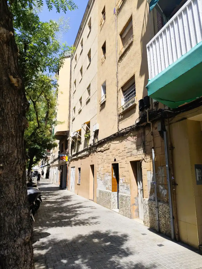 Vista exterior de Piso en venta en L'Hospitalet de Llobregat con Amueblado, Horno y Lavadora
