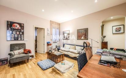 Living room of Flat for sale in  Madrid Capital  with Air Conditioner and Heating