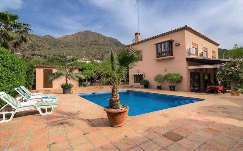 Vista exterior de Finca rústica en venta en Estepona con Aire acondicionado, Terraza y Piscina