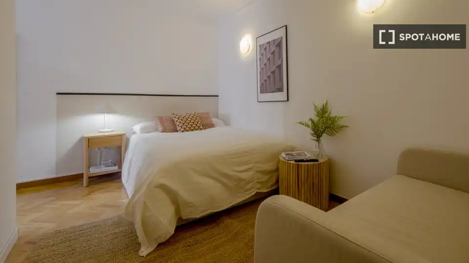 Bedroom of Flat for rent in Madrid  with Air Conditioner, Heating and Furnished