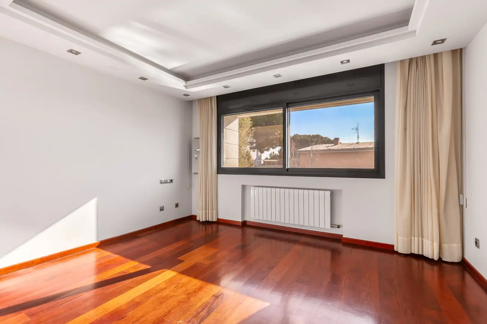 Dormitori de Casa o xalet en venda en Esplugues de Llobregat amb Aire condicionat, Calefacció i Terrassa