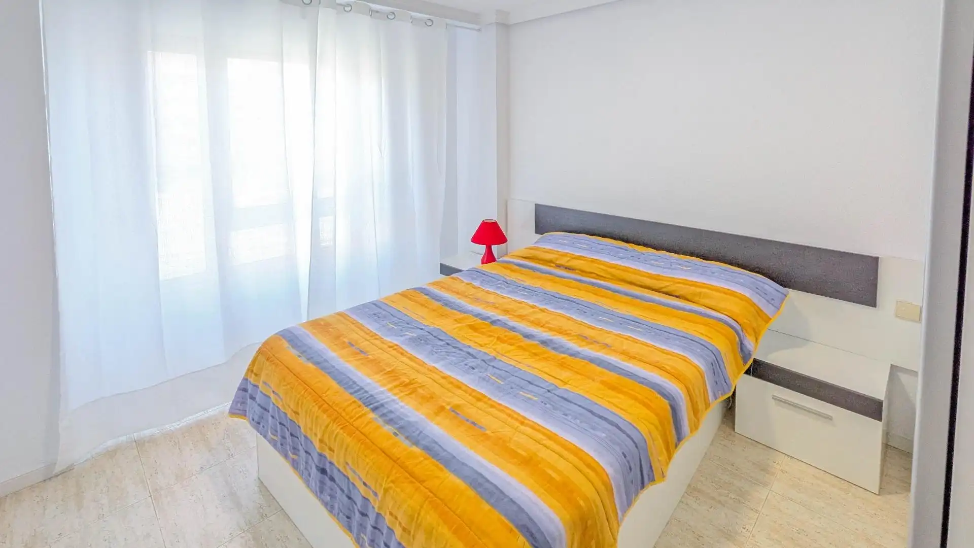 Schlafzimmer von Wohnung zur Miete in Santander mit Heizung, Terrasse und Möbliert