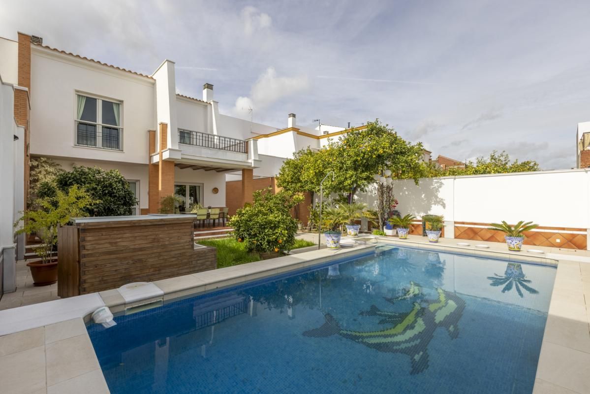 Casa adosada en venta en C. Diamantino García, Santiponce