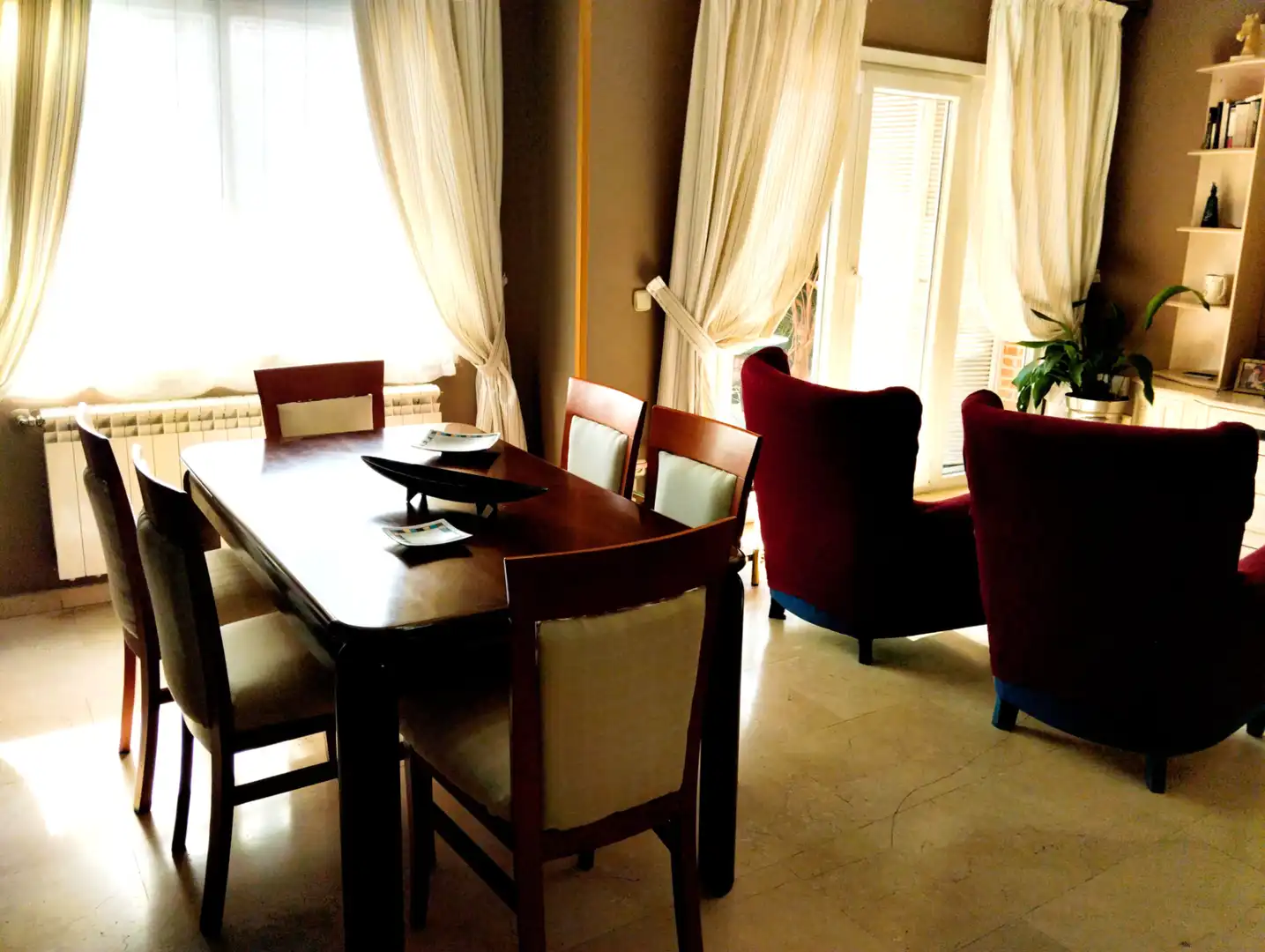 Comedor de Casa adosada en venta en San Lorenzo de El Escorial con Aire acondicionado, Calefacción y Jardín privado