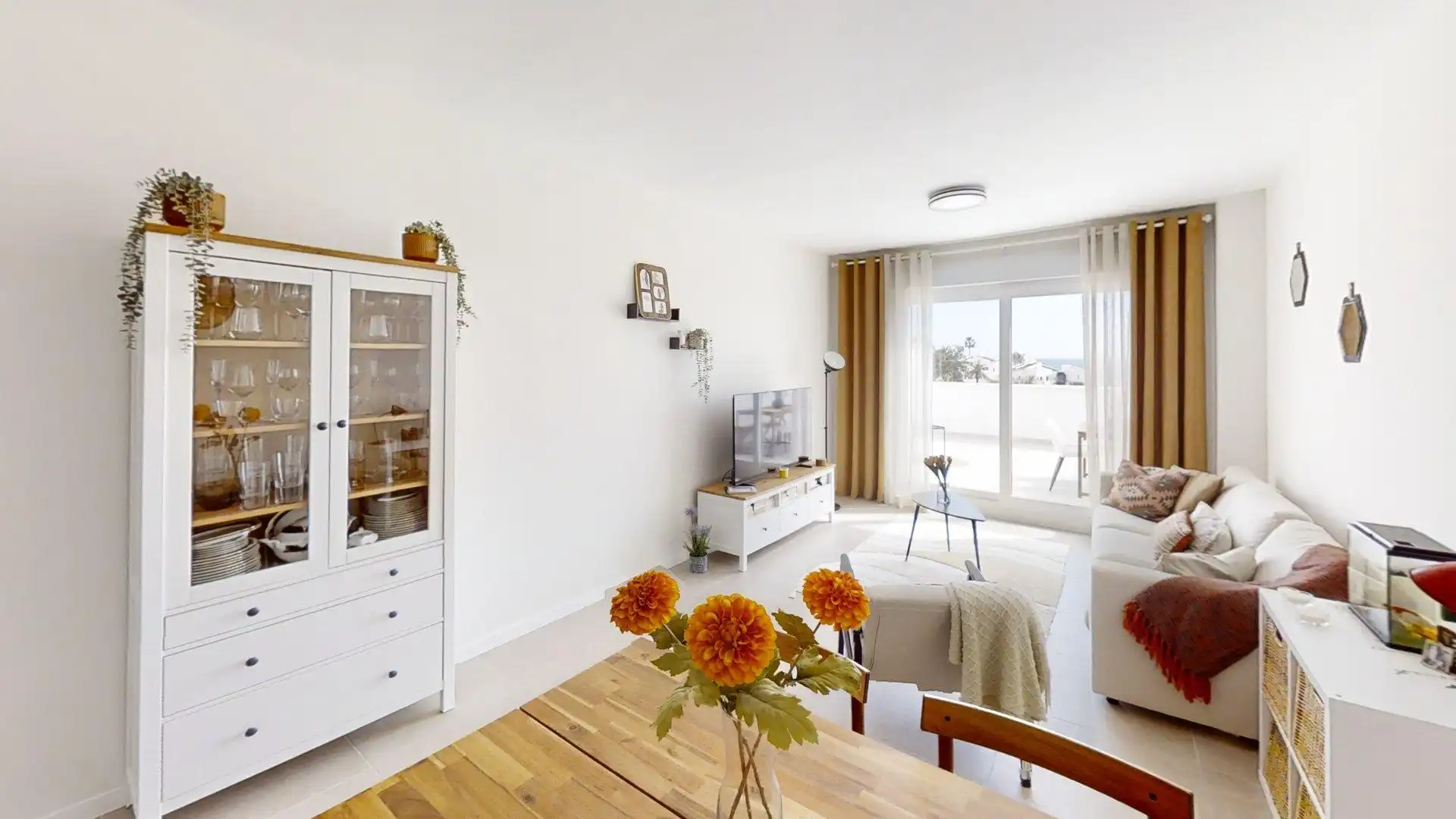 Living room of Flat for sale in Estepona  with Air Conditioner, Heating and Private garden