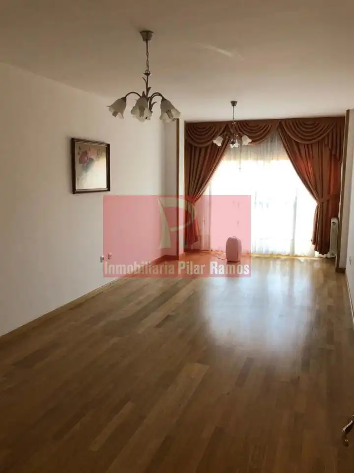 Sala de estar de Piso en venta en Carrizo con Calefacción, Parquet y Trastero