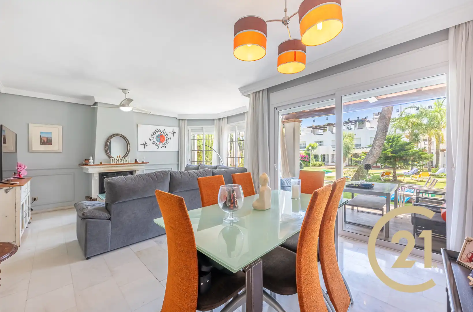Comedor de Casa adosada en venta en Marbella con Aire acondicionado, Terraza y Piscina comunitaria