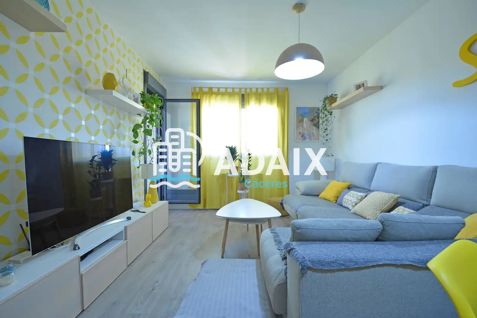 Living room of Flat for sale in Cáceres  with Air Conditioner, Heating and Terrace