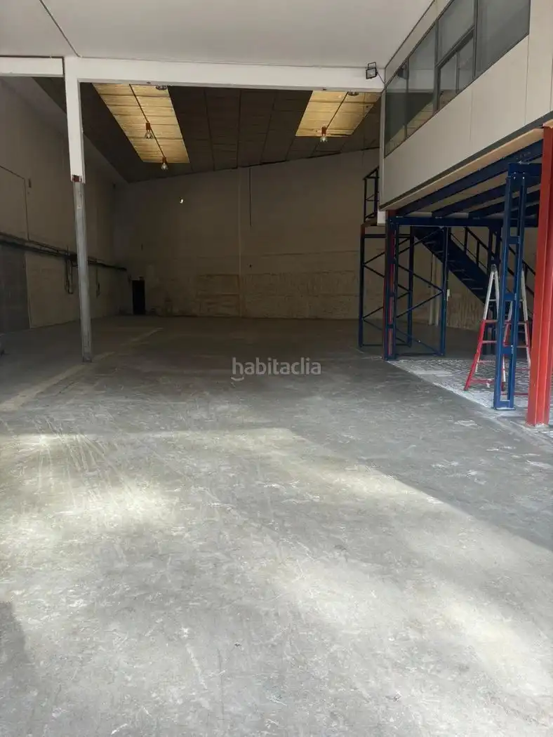 Nave industrial in vendita a Carrer Joan Torruella i Urpina 51, imagen 3