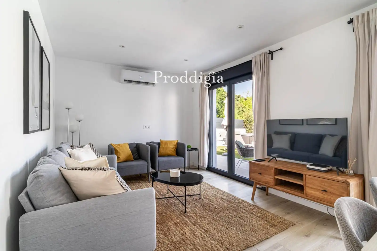 Living room of Houses for rent in Sant Cugat del Vallès  with Air Conditioner, Storage room and Swimming Pool
