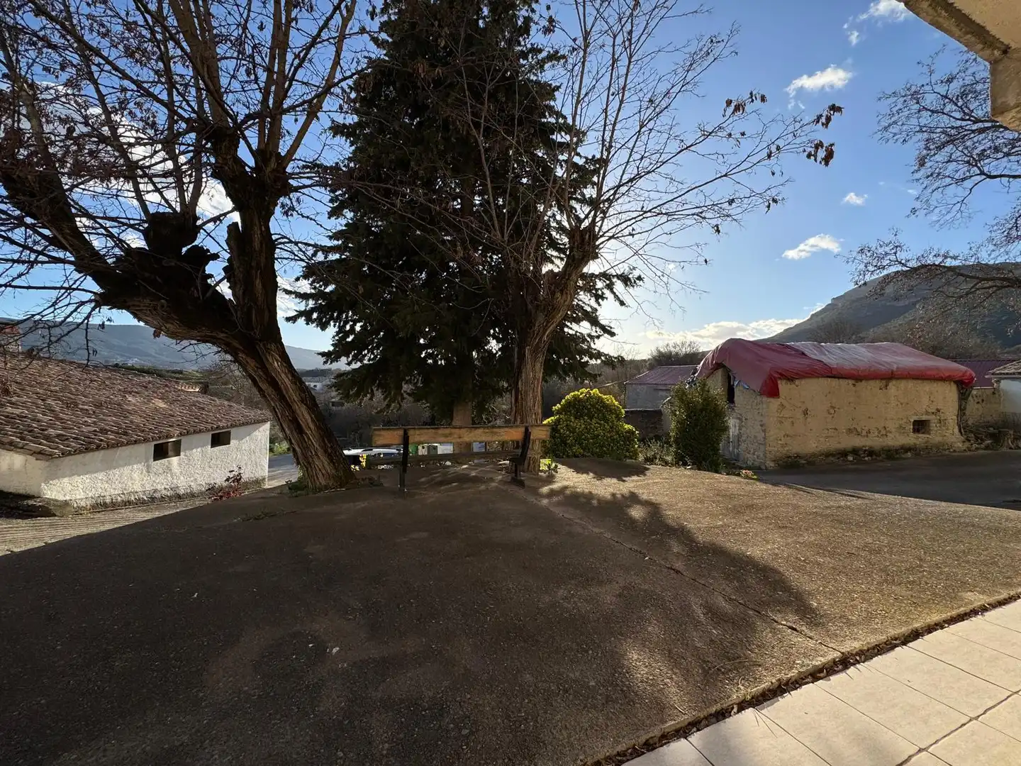 Exterior view of Houses for sale in Sigüés