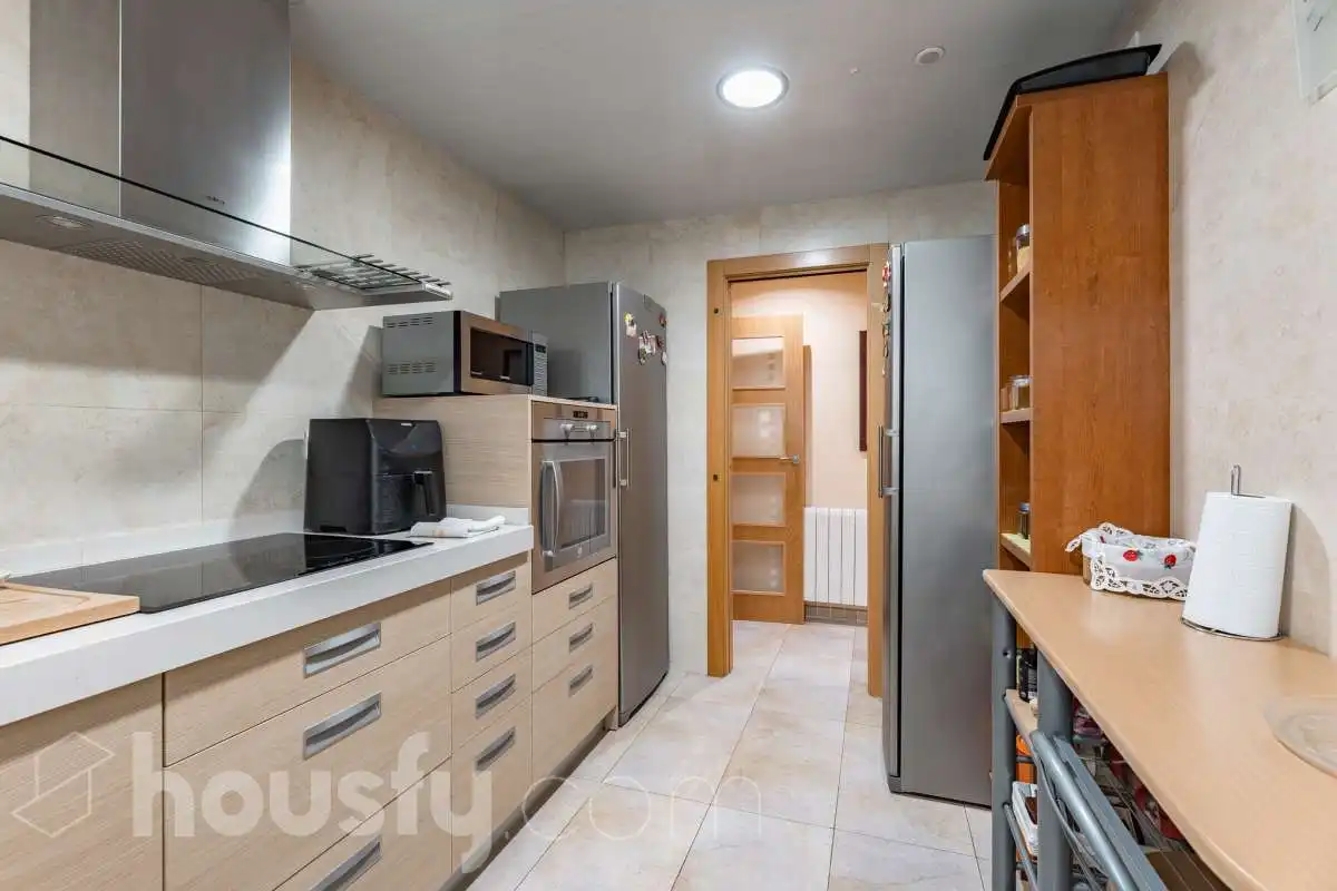 Cocina de Piso en venta en Sant Boi de Llobregat con Calefacción, Amueblado y Balcón