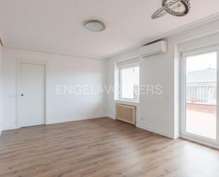 Living room of Flat to rent in  Madrid Capital  with Air Conditioner, Heating and Terrace