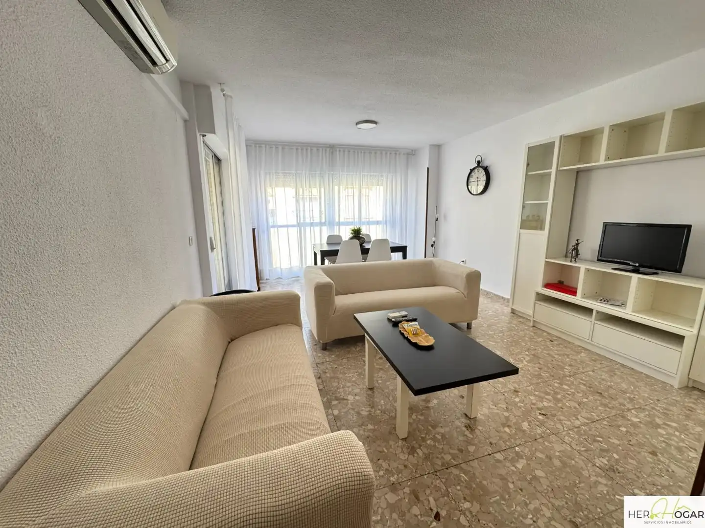 Living room of Flat for rent in Toledo  with Air Conditioner, Heating and Parquet flooring