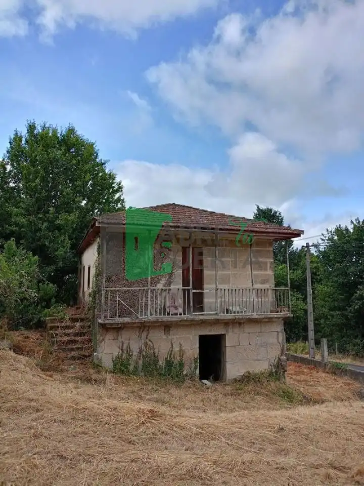 Chalet con jardín en venta en Amoeiro