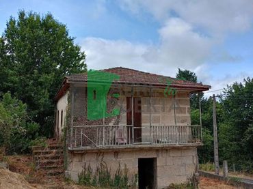 Villa mit Garten zum Verkauf in Amoeiro