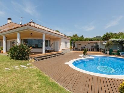 Swimming pool of House or chalet for sale in Santa Susanna  with Air Conditioner, Terrace and Swimming Pool