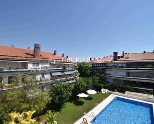 Swimming pool of Flat to rent in Sitges  with Air Conditioner, Heating and Private garden