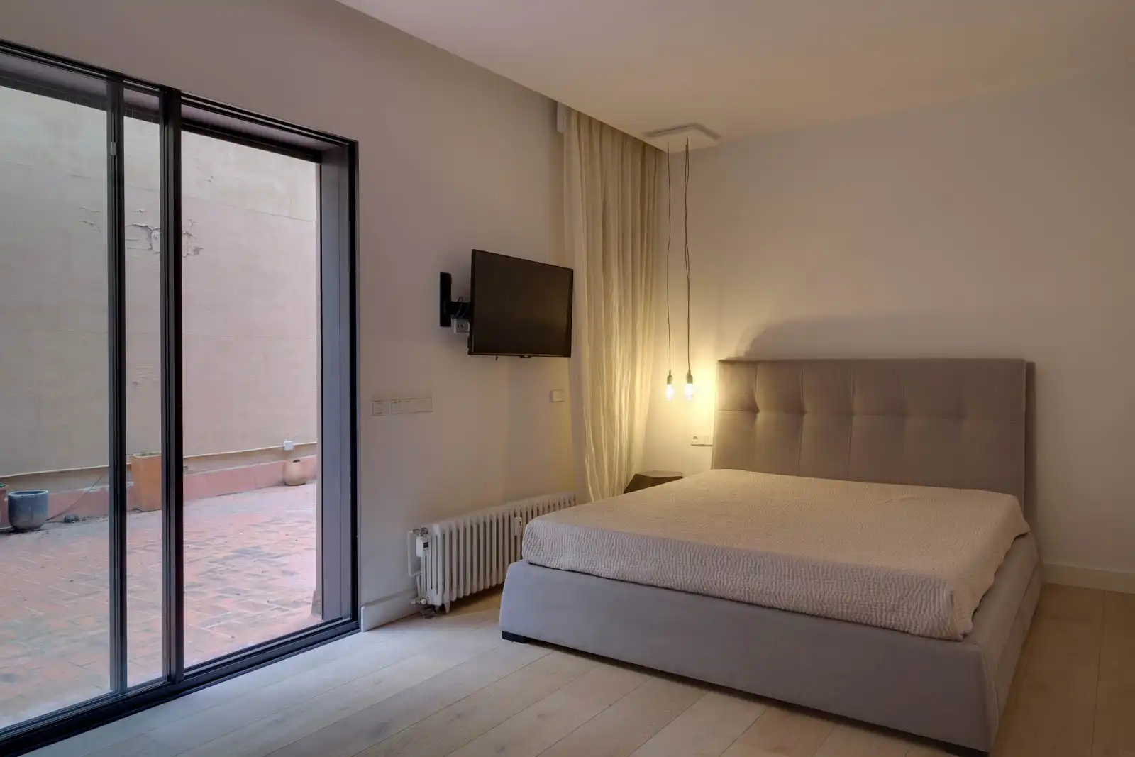 Bedroom of Flat for sale in Barcelona  with Air Conditioner, Heating and Parquet flooring