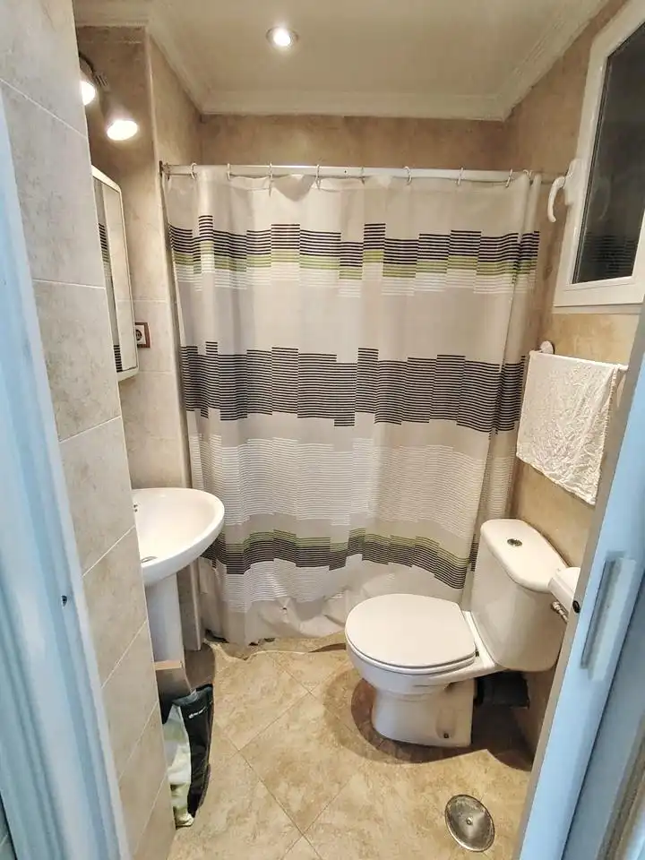 Bathroom of Flat for sale in Madrid  with Air Conditioner, Heating and Parquet flooring