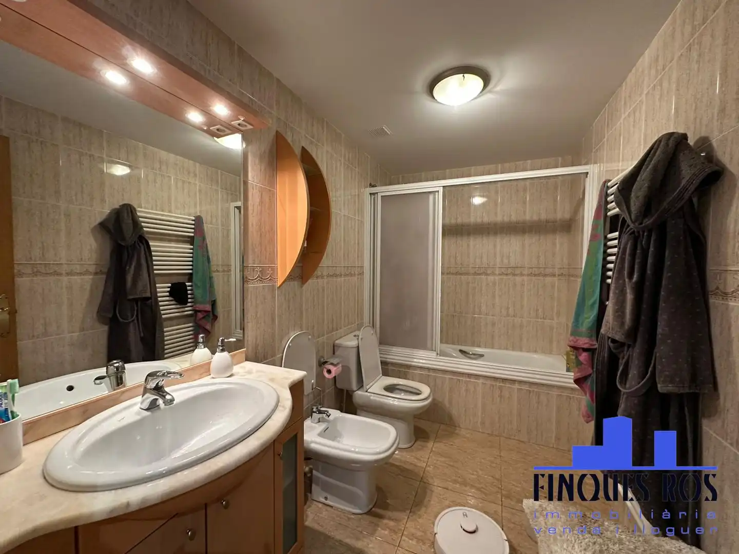 Badezimmer von Wohnung zur Miete in Vinaròs mit Klimaanlage, Heizung und Möbliert