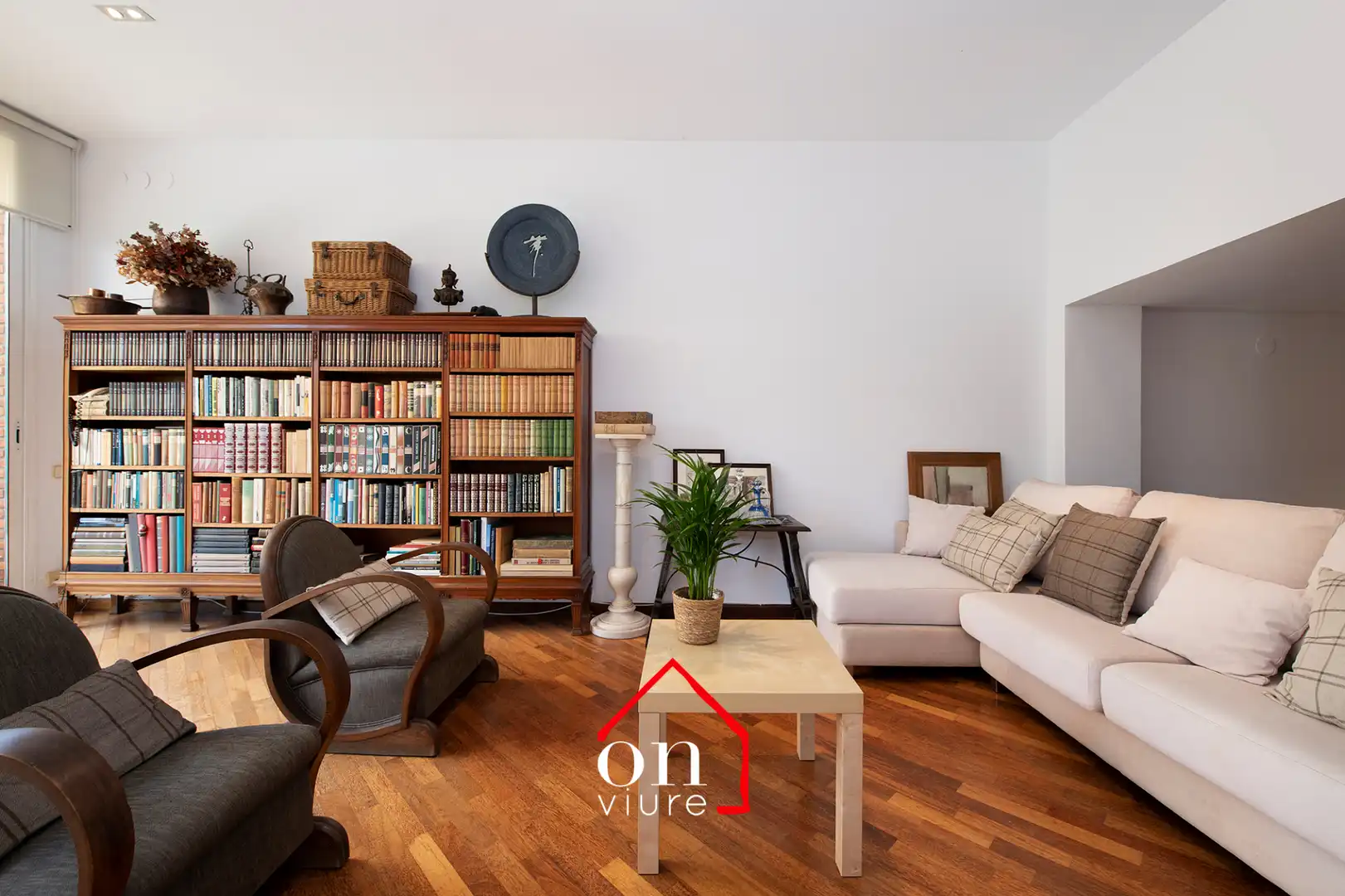 Sala d'estar de Casa o xalet en venda en Sant Cugat del Vallès amb Calefacció, Jardí privat i Terrassa