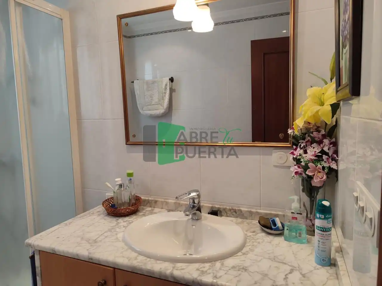 Bathroom of Flat for sale in Ourense Capital   with Heating, Parquet flooring and Storage room
