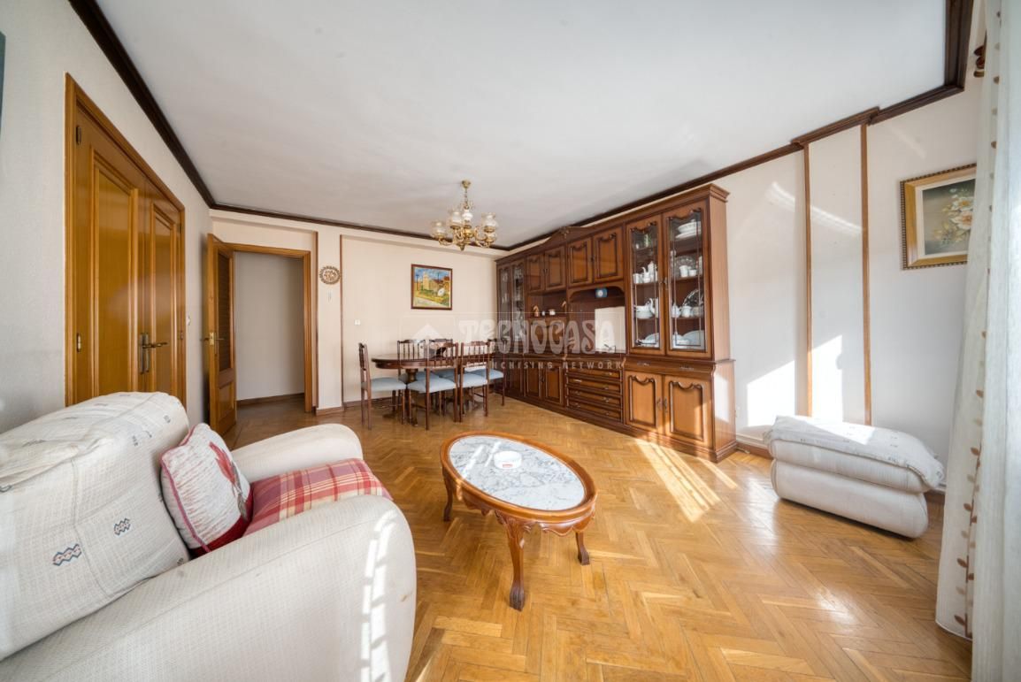 Sala d'estar de Pis en venda en Valladolid Capital amb Calefacció, Terrassa i Moblat