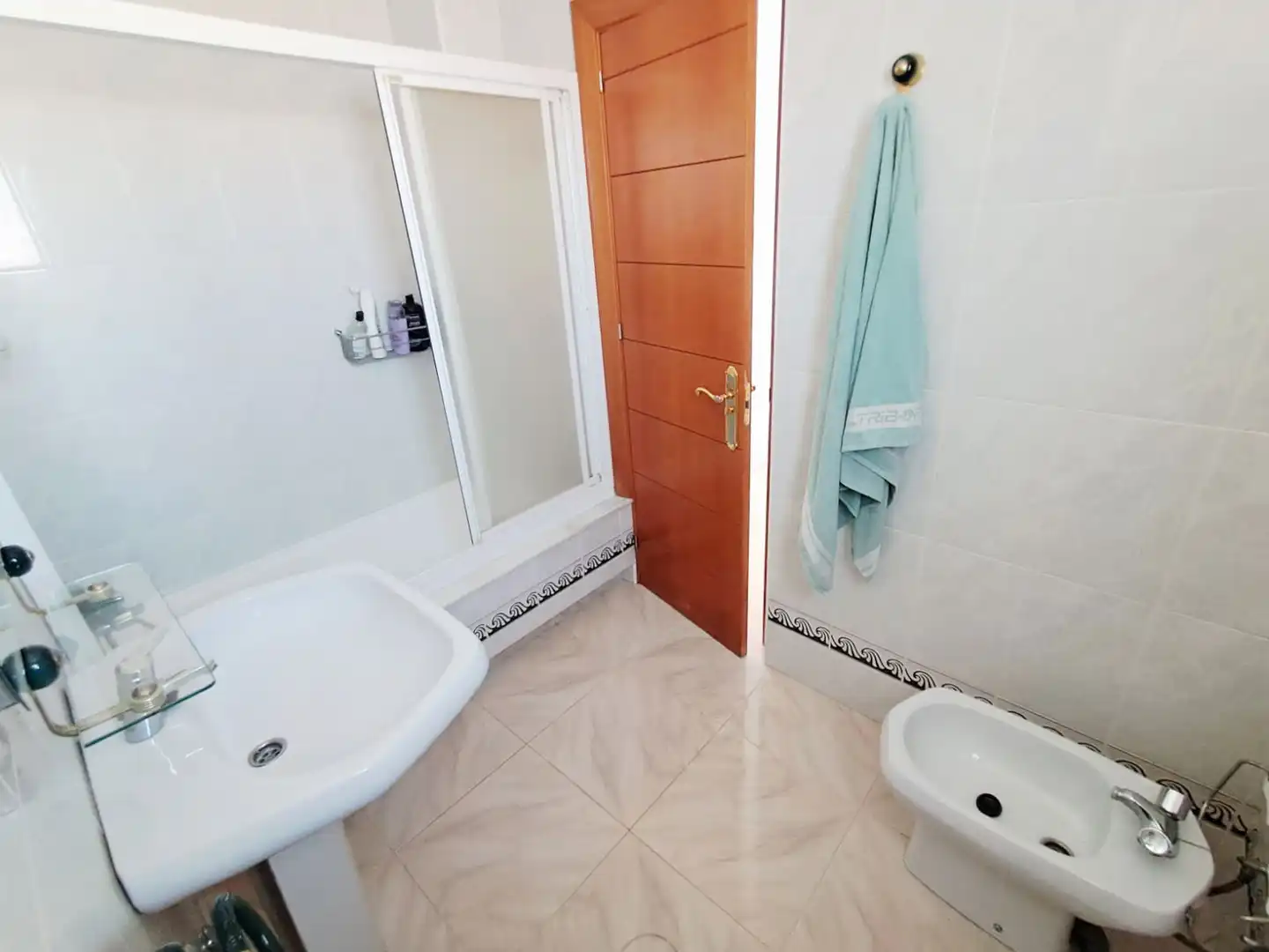 Bany de Casa adosada en venda en Benalmádena amb Aire condicionat, Calefacció i Jardí privat
