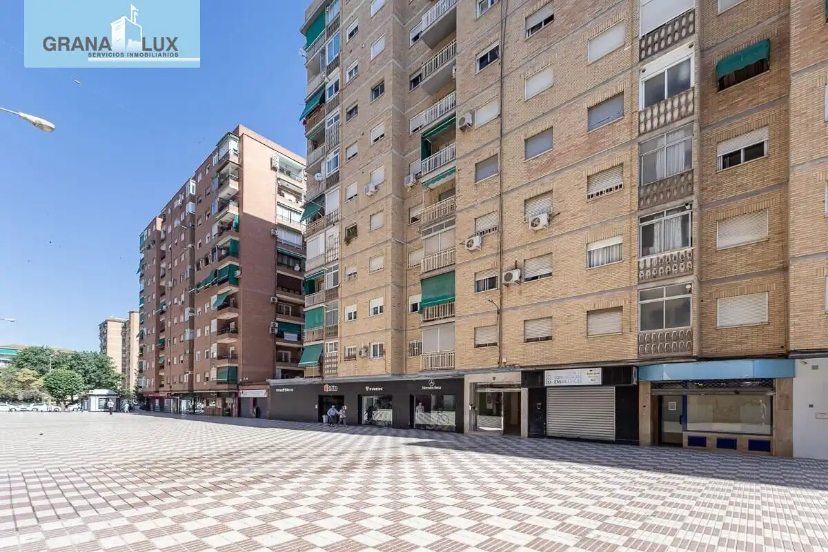 Piso con ascensor en venta en Calle Reina Mora
