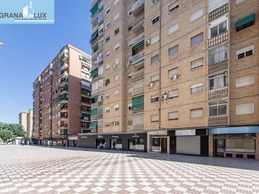 Piso con ascensor en venta en Calle Reina Mora