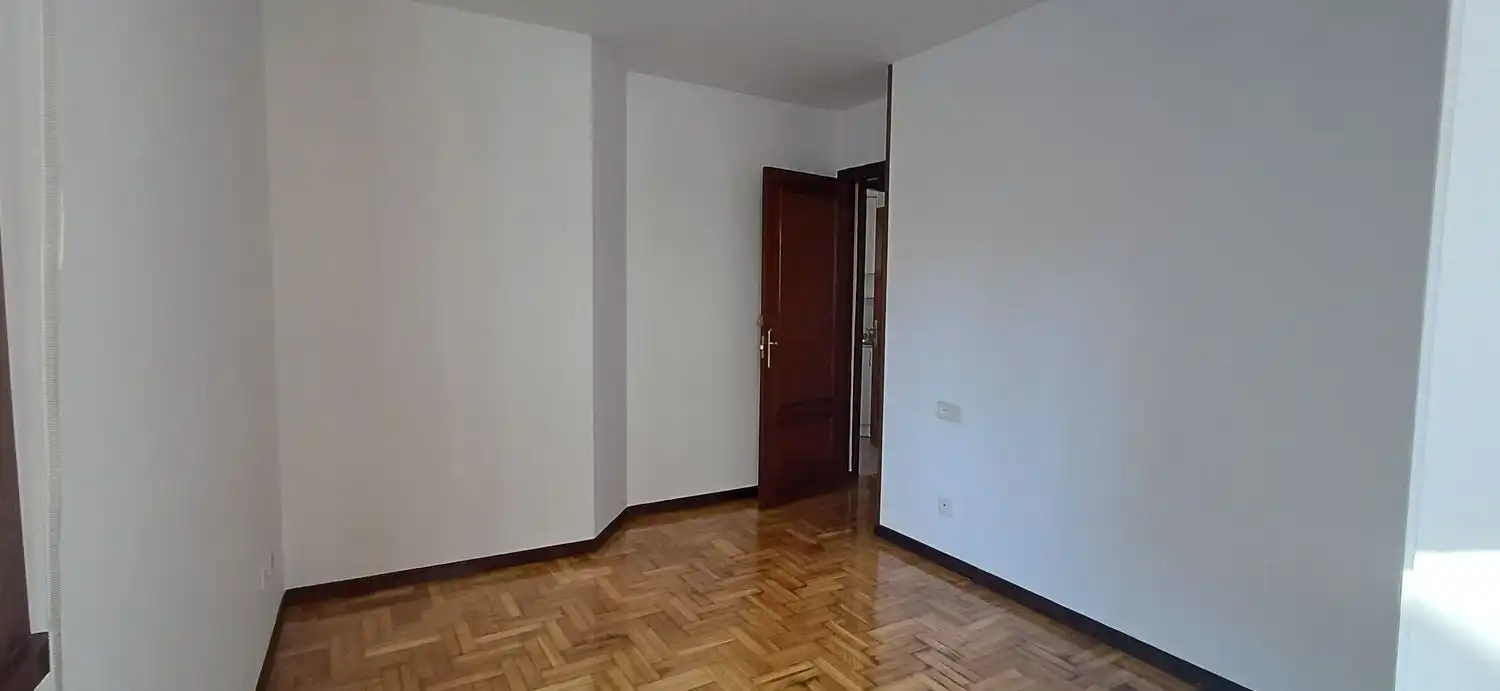 Habitación de Piso de alquiler en Gijón  con Calefacción, Trastero y Piscina