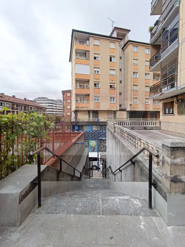 Vista exterior de Piso en venta en Errenteria con Calefacción y Balcón