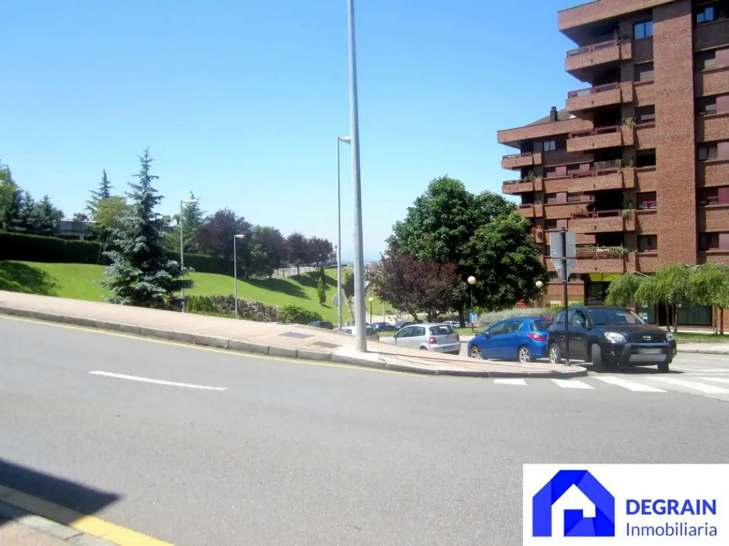 Vista exterior de Local de lloguer en Oviedo 
