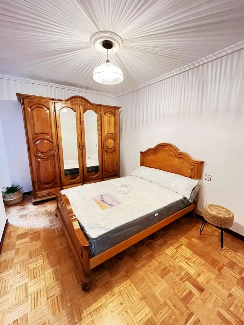Habitación de Piso de alquiler en Oviedo  con Calefacción