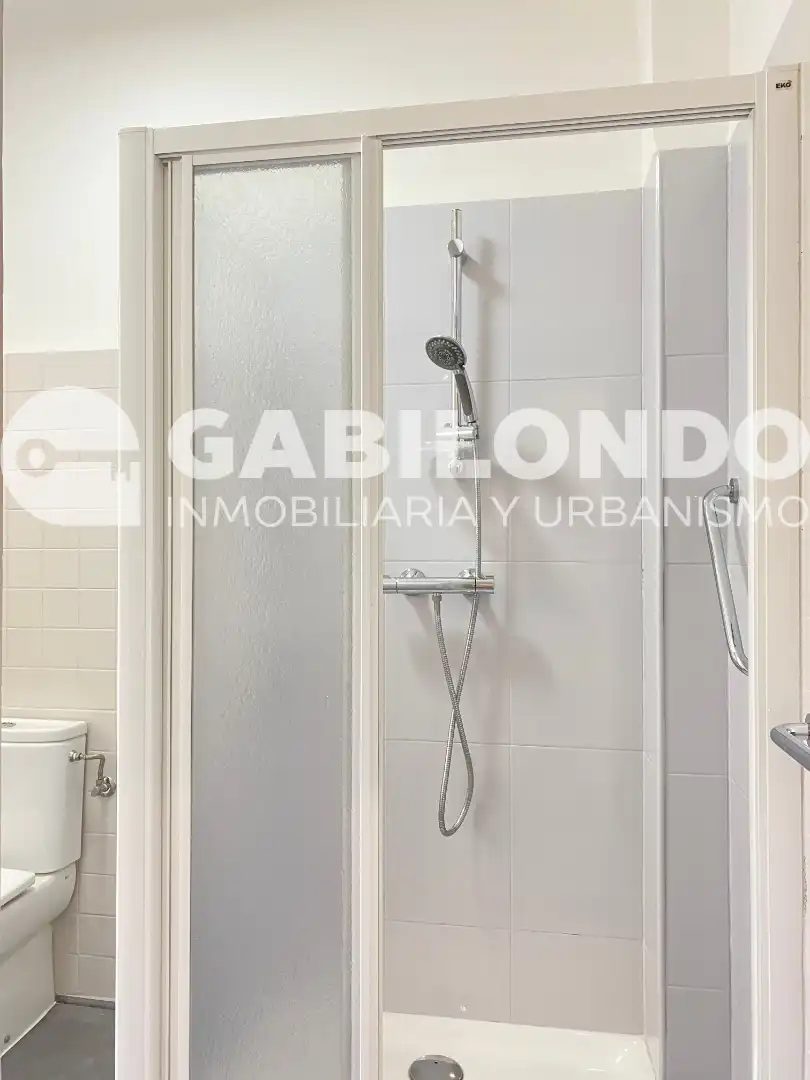 Baño de Piso en venta en Elgoibar con Calefacción, Horno y Lavadora