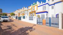 Vista exterior de Casa adosada en venda en Castilleja de la Cuesta amb Aire condicionat, Calefacció i Parquet