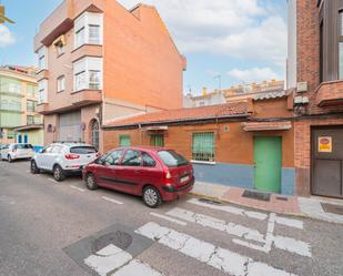 Vista exterior de Casa o xalet en venda en Leganés amb Traster, Moblat i Alarma