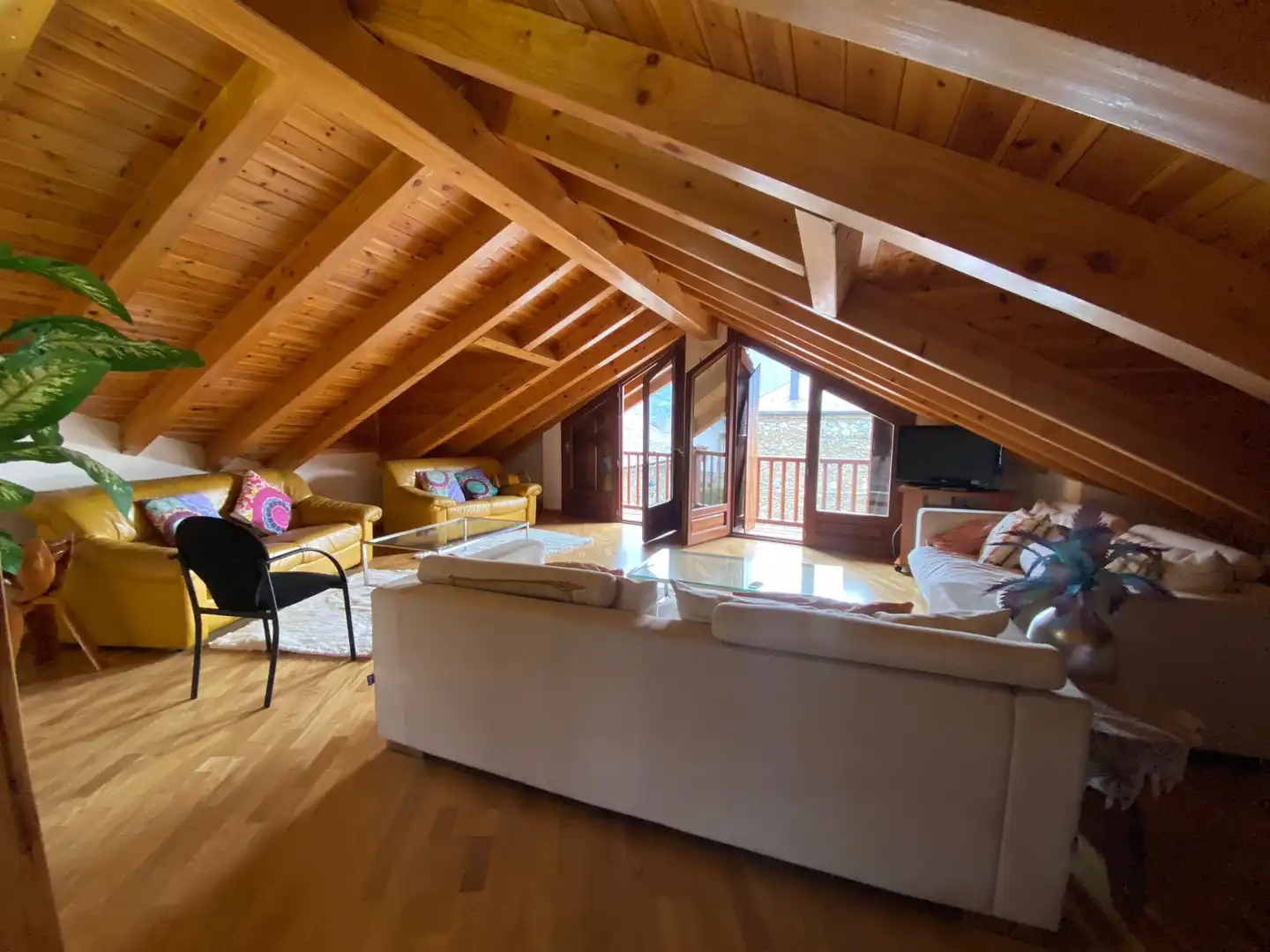 Sala de estar de Casa o chalet en venta en Esterri d'Àneu con Calefacción, Parquet y Terraza