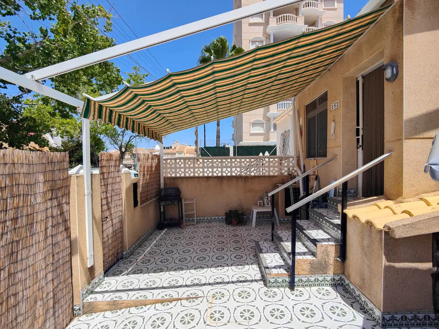 Terraza de Casa adosada de alquiler en Torrevieja con Aire acondicionado, Jardín privado y Terraza